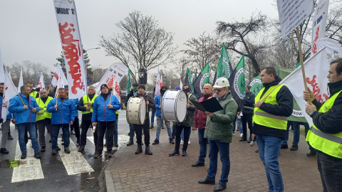 Protest górników z kopalni Rudna przed siedzibą KGHM - 4