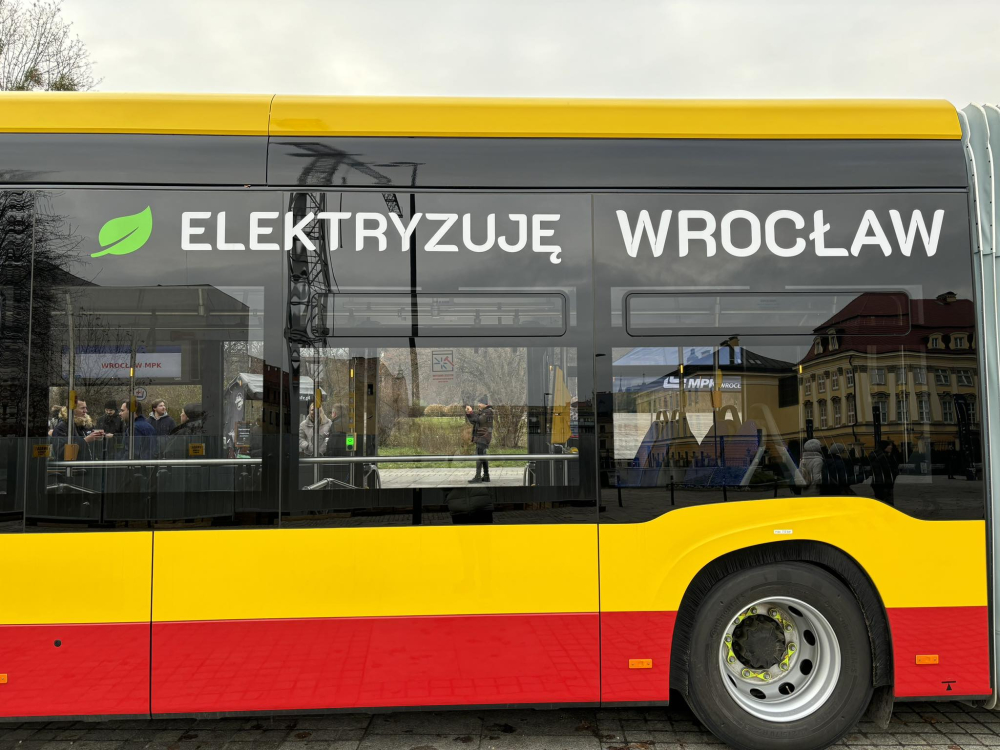 Na ulice Wrocławia wyjechały nowe autobusy elektryczne - fot. Mateusz Floryczyk