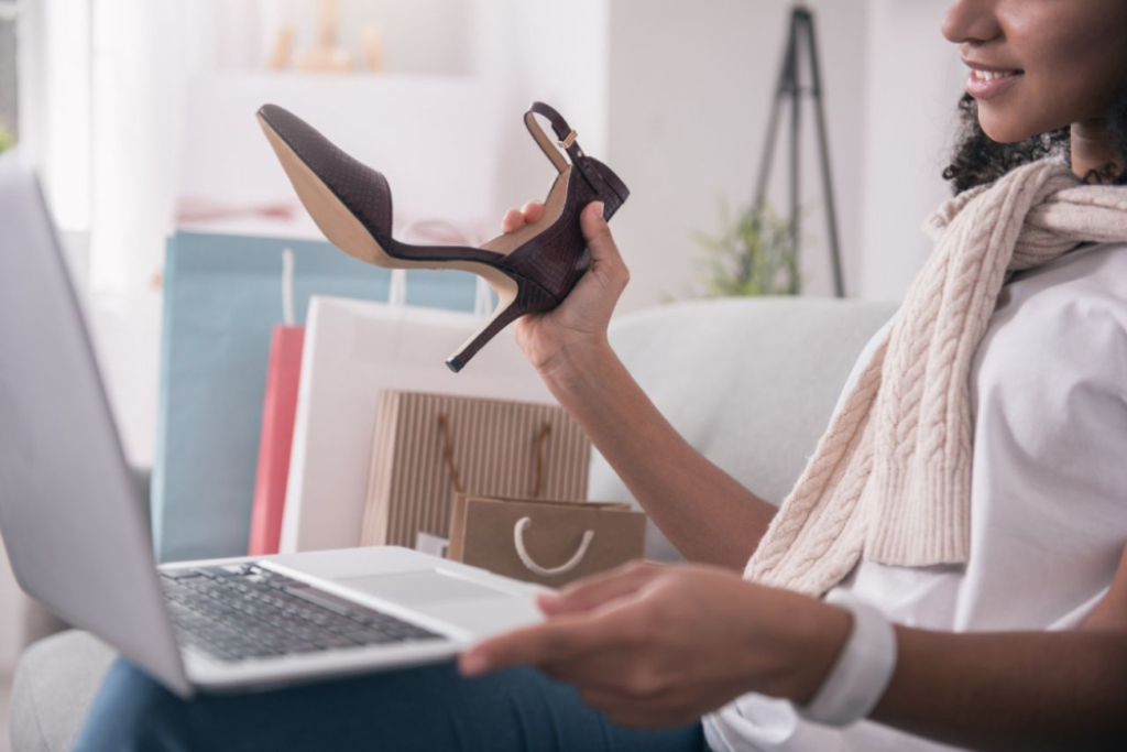 Dlaczego warto kupić obuwie przez Internet? - Materiał Sponsora