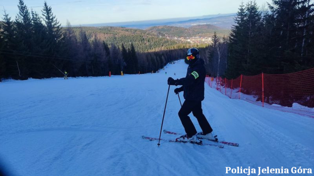 Policjanci pojawią się na stokach, ruszyły patrole narciarskie w Karkonoszach - fot. Policja 
