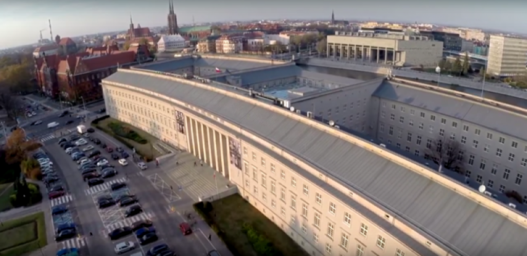Szykują się pierwsze decyzje personalne w Dolnośląskim Urzędzie Wojewódzkim. Dyrektorzy 5 wydziałów zdymisjonowani - Fot: DUW