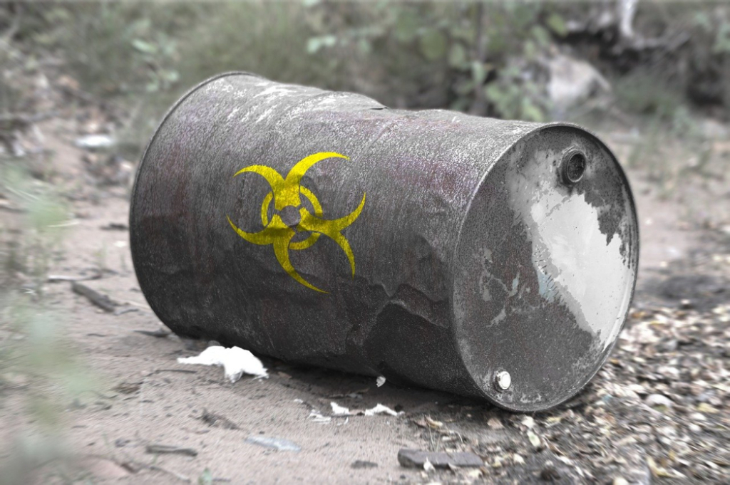 Niebezpieczne odpady wywozili traktorem do pobliskich wsi - Fot: zdjęcie ilustracyjne Pixabay