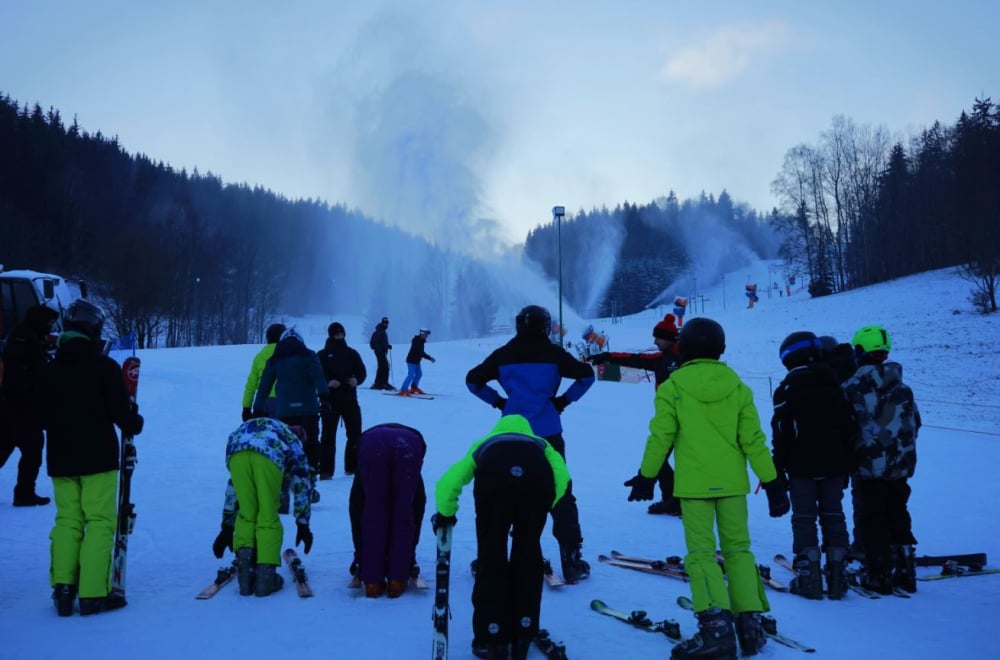 Ośrodek narciarski na Szrenicy nie działa. Kluby jeżdżą na stok do Czarnowa - fot. Piotr Słowiński