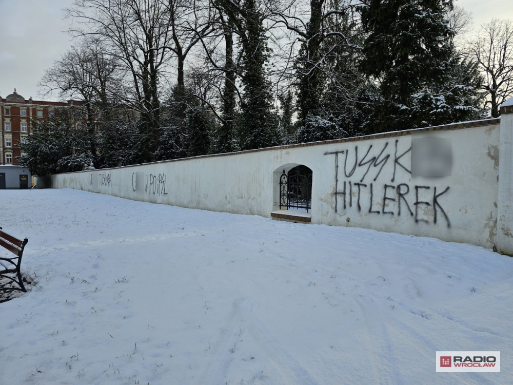 Zdewastowali zabytkowy mur Kościoła Pokoju w Świdnicy, prokuratura wszczyna śledztwo - fot. Bartosz Szarafin