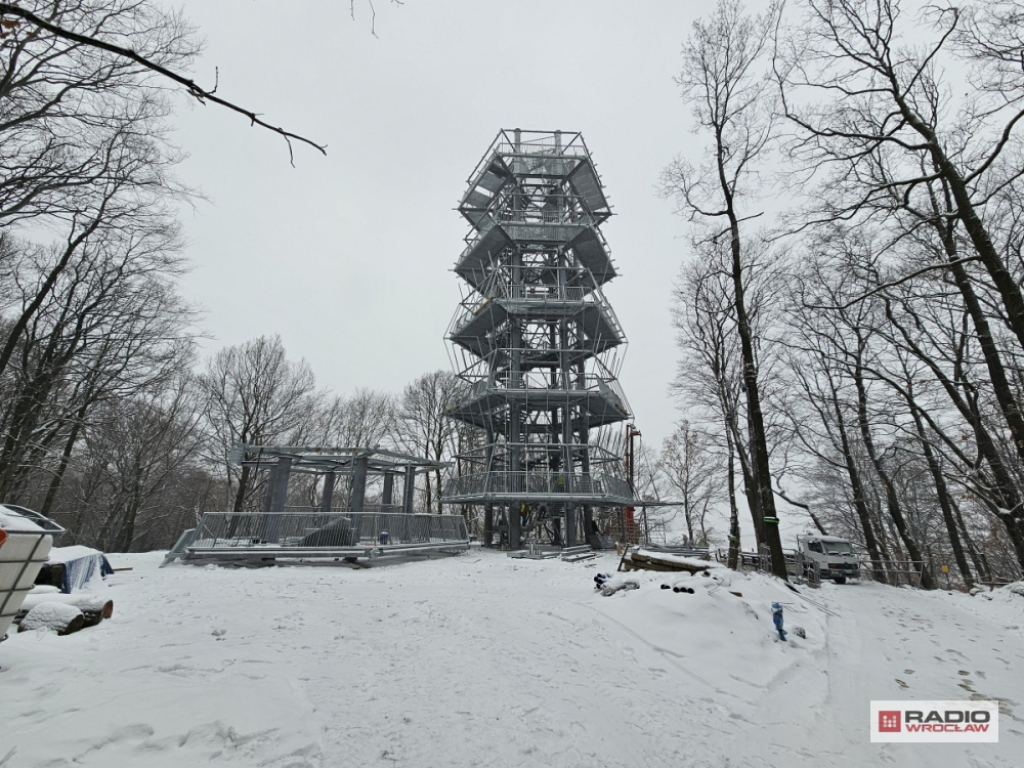 250 tonowa wieża widokowa w Wałbrzychu na ukończeniu - Fot: Bartosz Szarafin