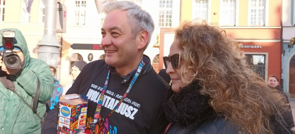 Rozgrzewka przed finałem. We Wrocławiu kwestują znani politycy - fot. Beata makowska