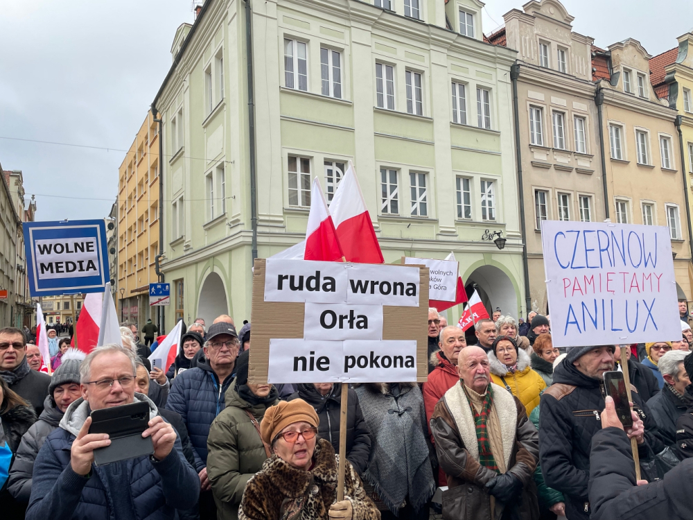 Przez centrum Jeleniej Góry przeszedł Protest Wolnych Polaków - fot. Jakub Thauer
