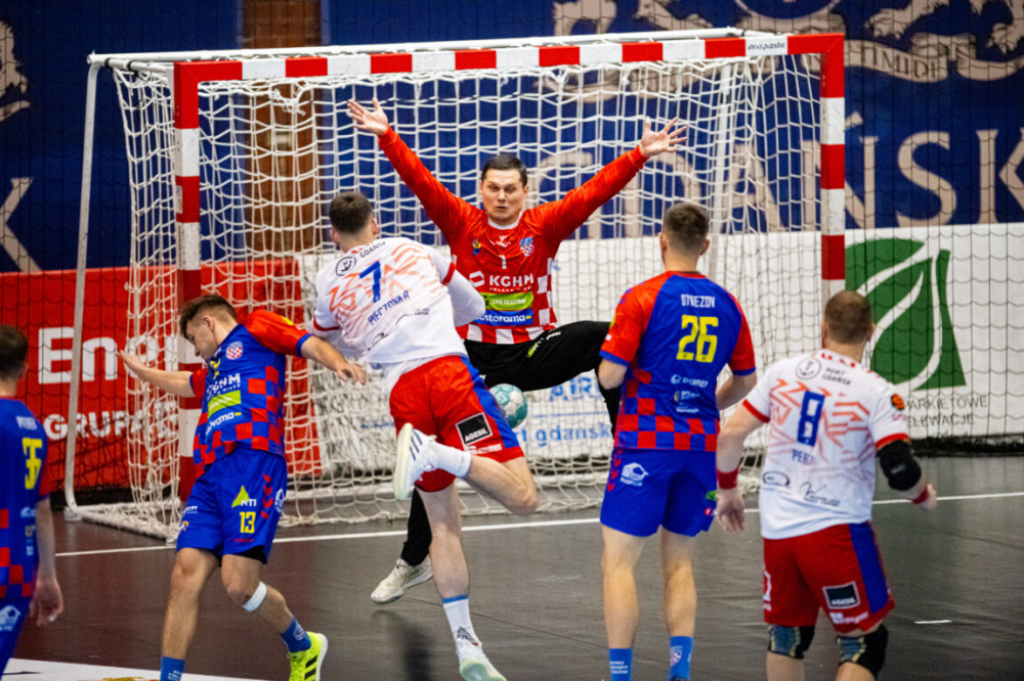Pewna wygrana Chrobrego, zmarnowana szansa Zagłębia - fot. chrobryhandball.pl