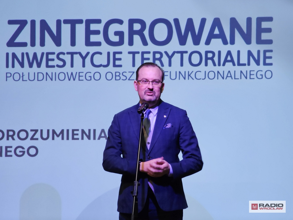 Unijne pieniądze na gminne inwestycje. Podpisano porozumienie - fot. Bartosz Szarafin