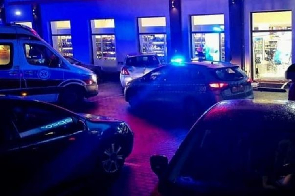 Potrącił dwójkę dzieci, taranując inne auto - fot. Policja
