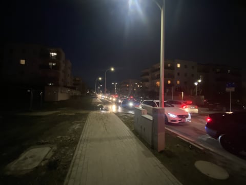 Policja kierowała ruchem na drogach osiedlowych. Drogowy armagedon na wrocławskim Jagodnie - 1