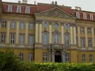 Pałac ruina w Radomierzycach - Fot. YT