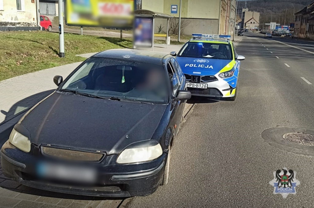 Zawrócił na zakazie, ale na mandacie się nie skończyło - Fot: dolnośląska policja