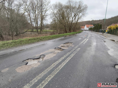 Mieszkańcy Złotoryi i okolic mają już dość dziurawych dróg - 0