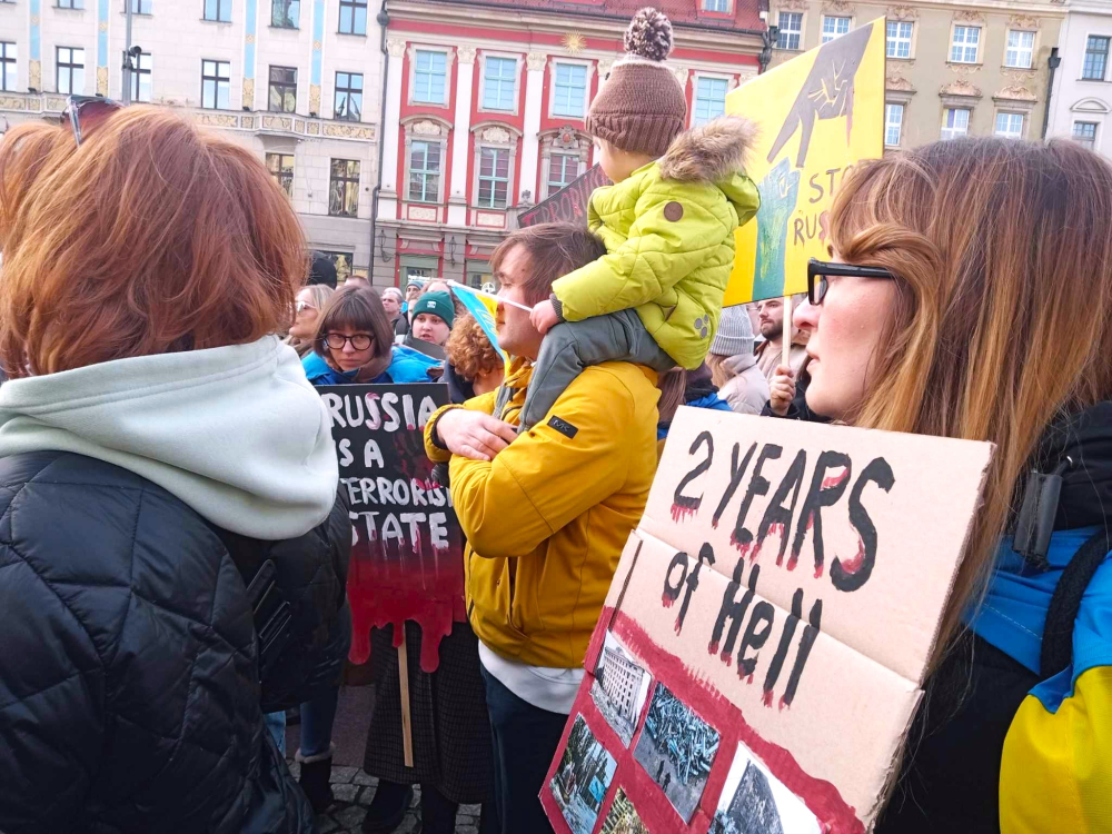 2. rocznica wybuchu wojny w Ukrainie. Manifestacje i marsze - fot. Jakub Ciołko
