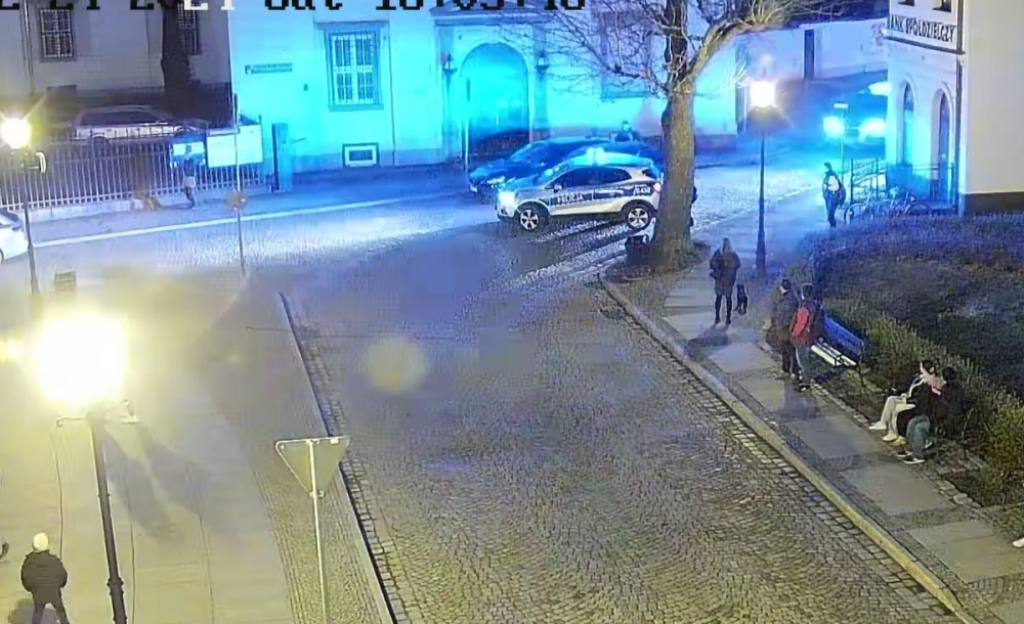 26-latek uciekając przed policją staranował dwie blokady; trafił do aresztu - fot. Policja
