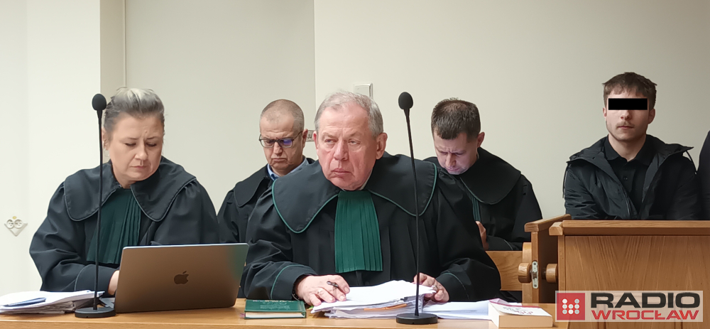 Zemsta na ojczymie. Prokuratura chce czterech lat więzienia dla czterech młodych mężczyzn - fot. Beata Makowska