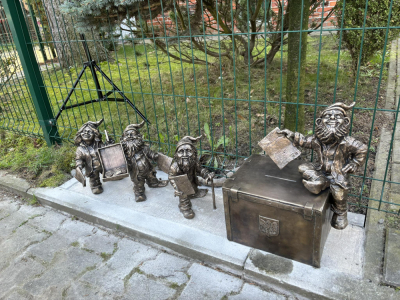 Wrocławskie krasnale na pamiątkę wybor&oacute;w na Jagodnie