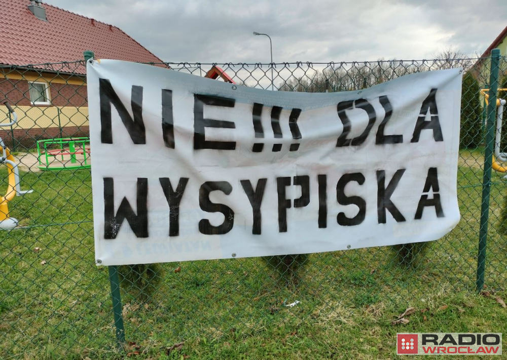 Nie chcą składowiska odpadów w dawnej kopalni piaskowca  - fot. Piotr Słowiński