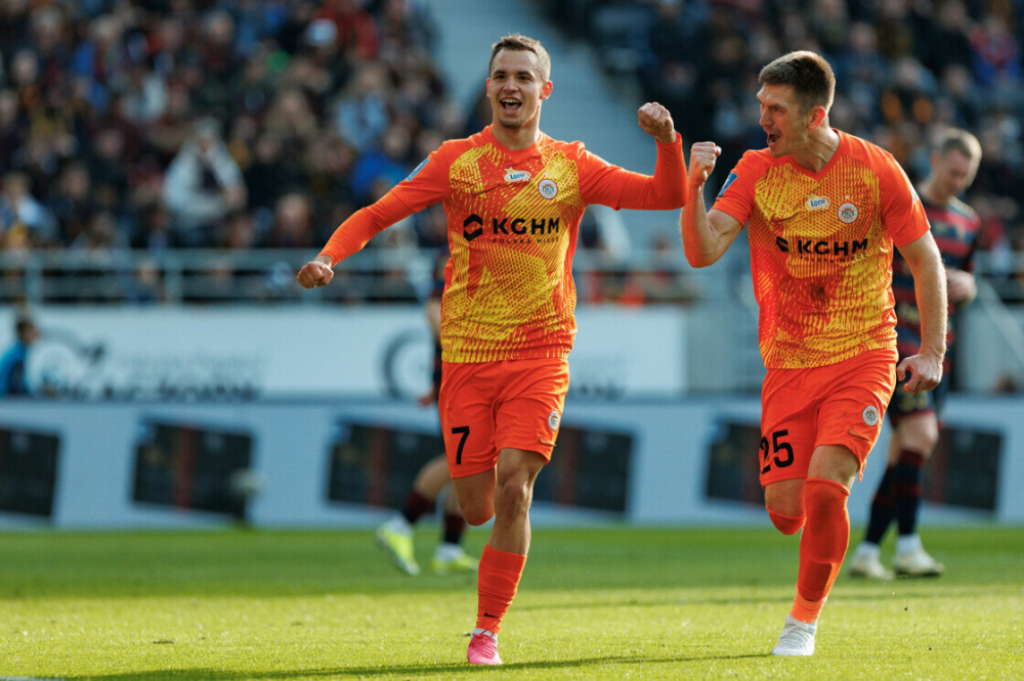 Starcie sąsiadów w tabeli w Lubinie - fot. zaglebie.com