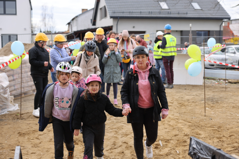 Wrocławianie licznie odwiedzili budowę nowej szkoły - 4
