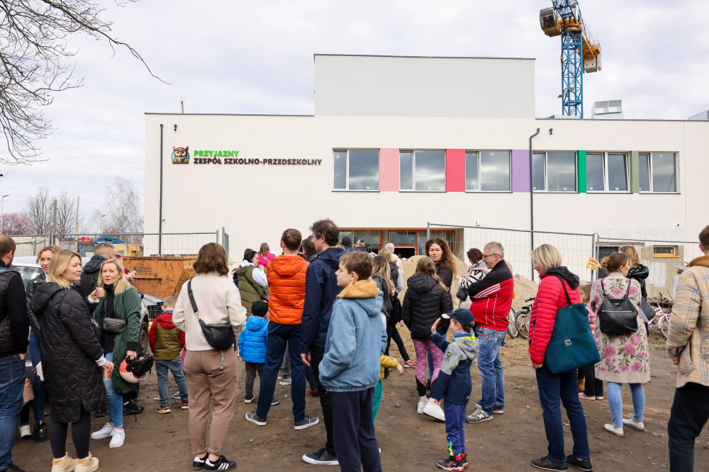 Wrocławianie licznie odwiedzili budowę nowej szkoły - fot. UM Wrocław