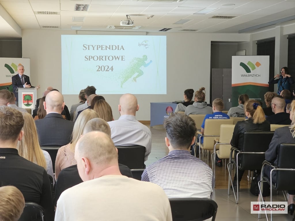 Sportowcy nagrodzeni. W Wałbrzychu wręczono stypendia sportowe - fot. Bartosz Szarafin