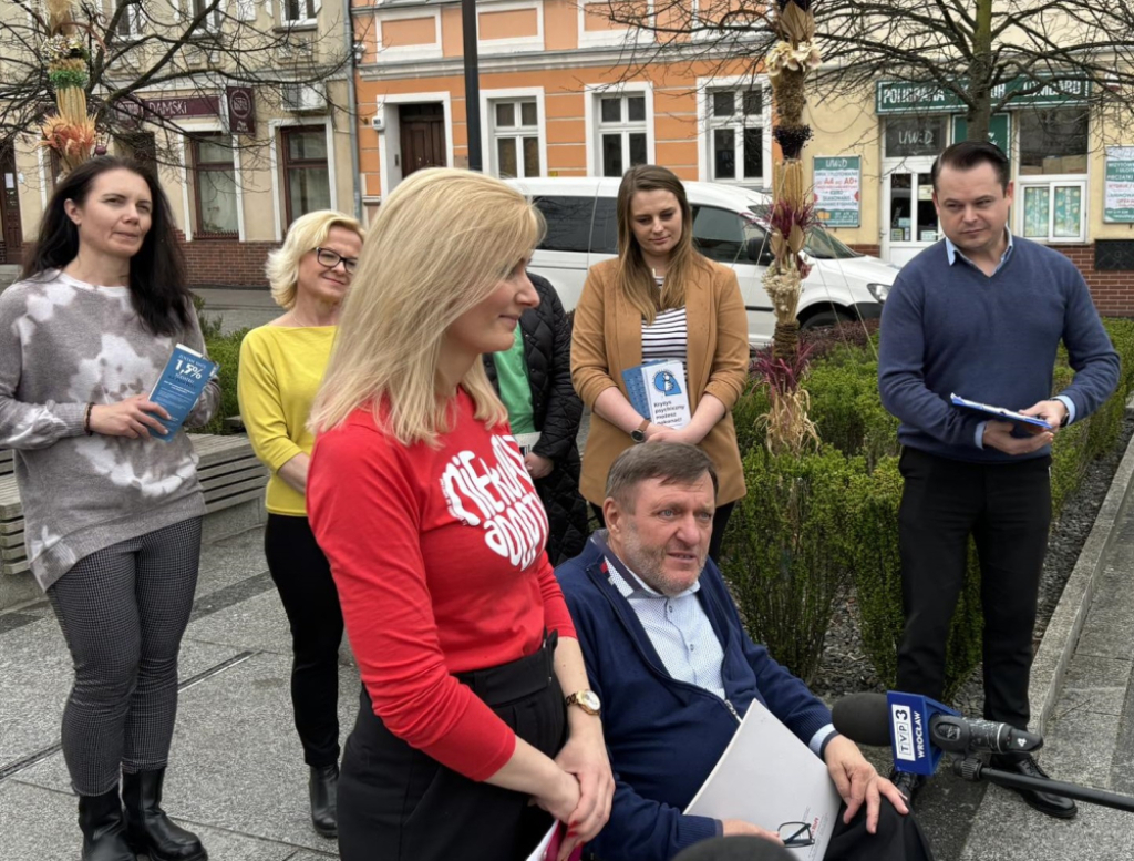 Kandydaci KO zachęcają do wsparcia lokalnych organizacji - Fot: Mateusz Florczyk