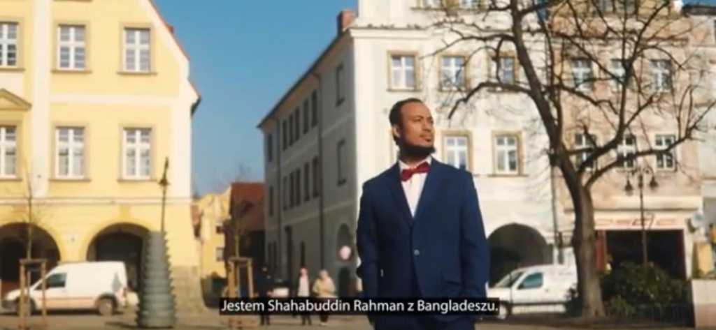 W Internecie robi furorę, z Kamiennej Góry chce zrobić Dubaj - fot. screen z filmu