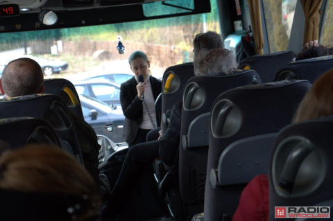 Nie mogą w świetlicach, więc organizują wyborcze spotkania w... autobusach - 1