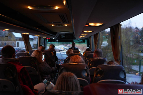 Nie mogą w świetlicach, więc organizują wyborcze spotkania w... autobusach - 3