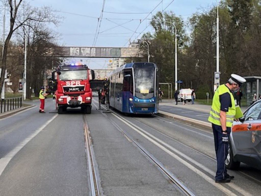We Wrocławiu tramwaj wypadł z torów - Fot: Jakub Dworzecki