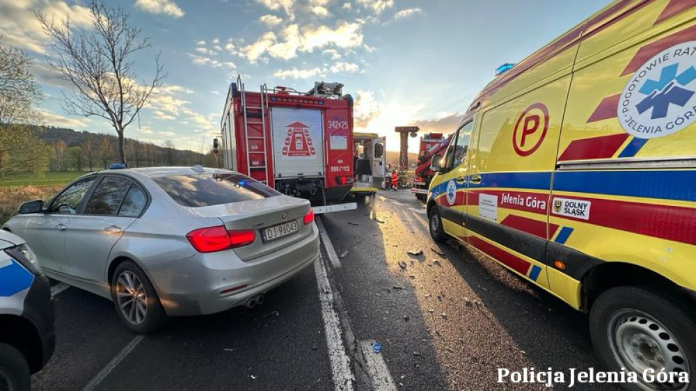 Poważny wypadek na DK3. Kierowca w stanie krytycznym - fot. Policja Jelenia Góra