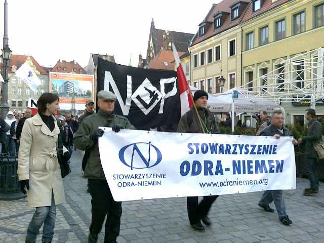 Marsz narodowców w centrum miasta - 