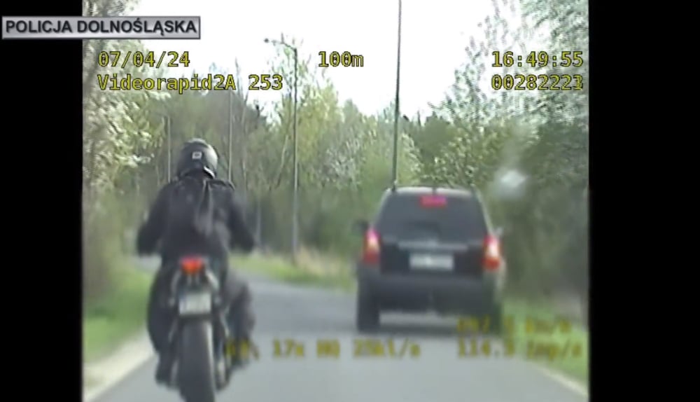 Policyjny pościg za motocyklistą - fot. dolnoslaska.policja.gov.pl