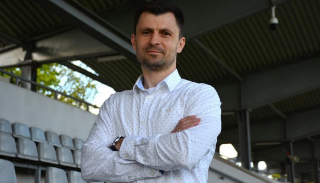 Kamil Makowski w sztabie Miedzi Legnica - fot. miedzlegnica.eu