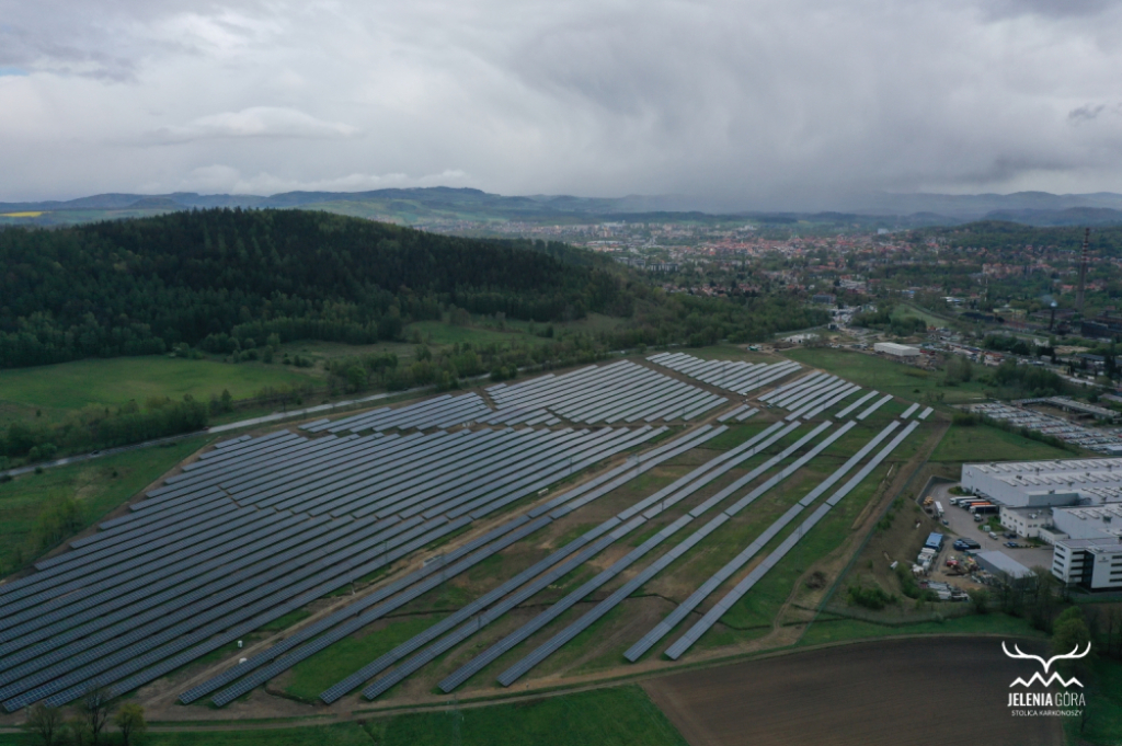 W Jeleniej Górze działa już farma fotowoltaiczna - fot. Jelenia Góra