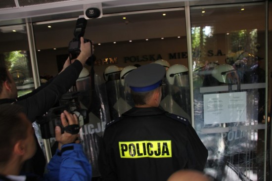 Policja ogląda filmy i zatrzymuje -