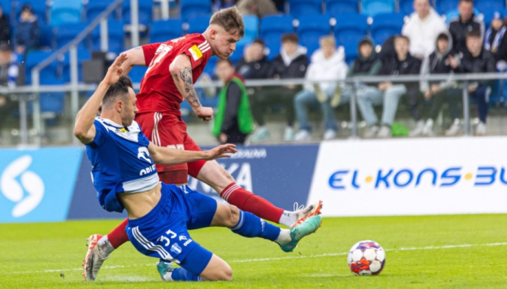 Piłkarze Miedzi przegrali w Płocku z Wisłą 1:2 - fot. miedzlegnica.eu