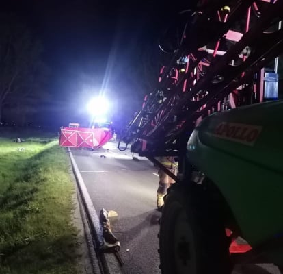Motocyklista uderzył w ciągnik i spłonął wraz z pasażerem. Policja szuka świadków - 1