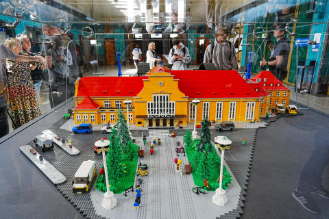 Dwa miesiące układania klocków i w końcu jest - stacja w Legnicy w miniaturze - 3