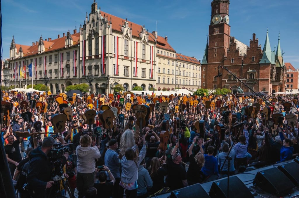 Majówka pod znakiem wydarzeń. We Wrocławiu moc atrakcji - fot. ilustracyjna / Gitarowy Rekord Guinnessa / Facebook