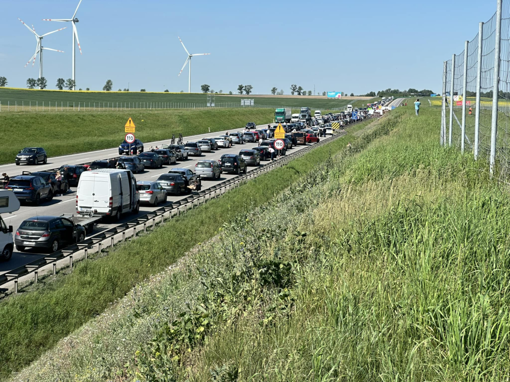 Utrudnienia na A4. Najpierw wypadek, później pożar - fot. użyczone / Facebook - Grupa Wrocław - wypadki, kolizje, awarie