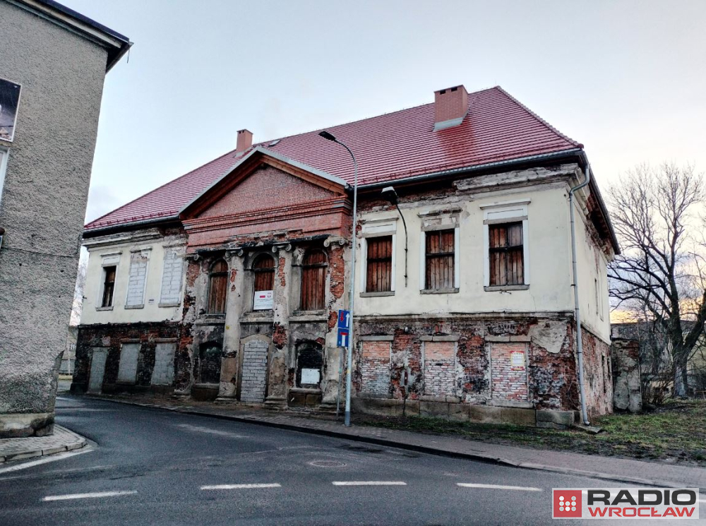 Ratują zabytkowy pałacyk w Kamiennej Górze - fot. Piotr Słowiński