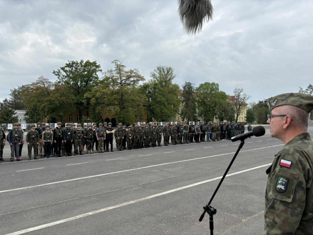 Rzucają granatami, udzielają pierwszej pomocy. Wrocławianie na 5. edycji akcji "Trenuj z wojskiem" - fot. Mateusz Florczyk