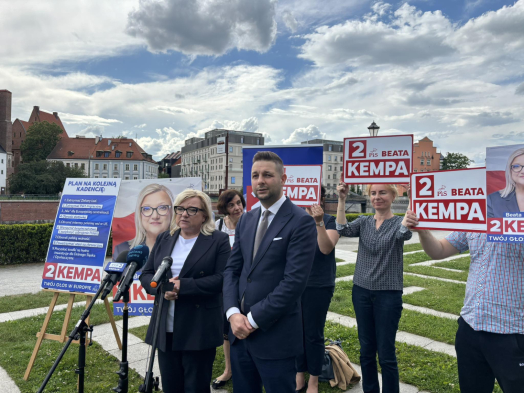 Beata Kempa z poparciem Patryka Jakiego - fot. Mateusz Floryczk