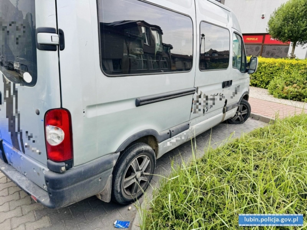 Głupota czy skrajna nieodpowiedzialność? Rodzinna podróż grozy - fot. Policja