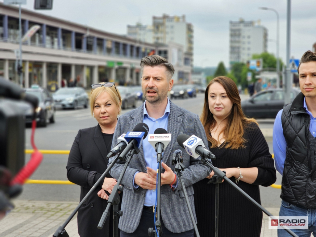 Krzysztof Śmiszek i Anna Kołodziej namawiali wałbrzyszan do udziału w wyborach - fot. RW