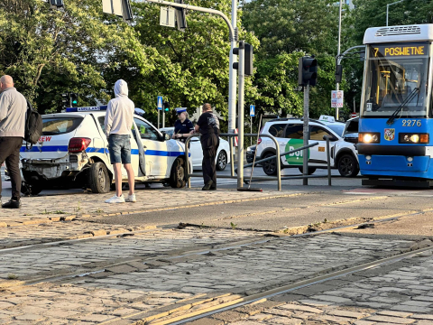 Transport krwi nie dotrze na czas? Stłuczka z udziałem ambulansu - 2