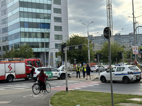 Transport krwi nie dotrze na czas? Stłuczka z udziałem ambulansu - 4
